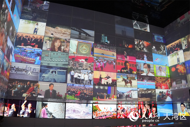 “与祖国同行”展区沉浸式节目“焦点时刻”。人民网实习生 方在安摄